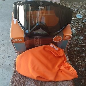 Snow goggles 2 of them